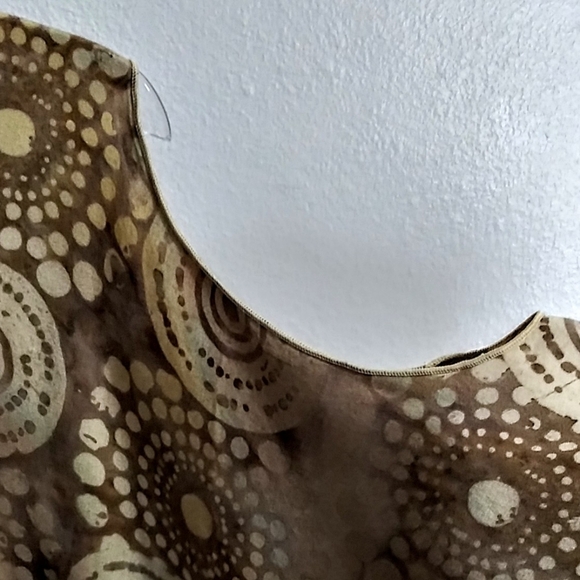 Ethnic Print Tan & Taupe Cold Shoulder Top Sz 2X - Picture 3 of 4